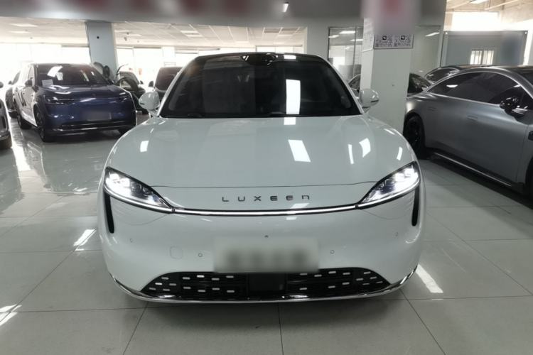 Used Hima Luxeed R7 2024 All-Electric 802 km Max Front