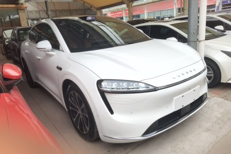 Used Hima Luxeed R7 2024 All-Electric 667 km Max Front Right 45 Deg