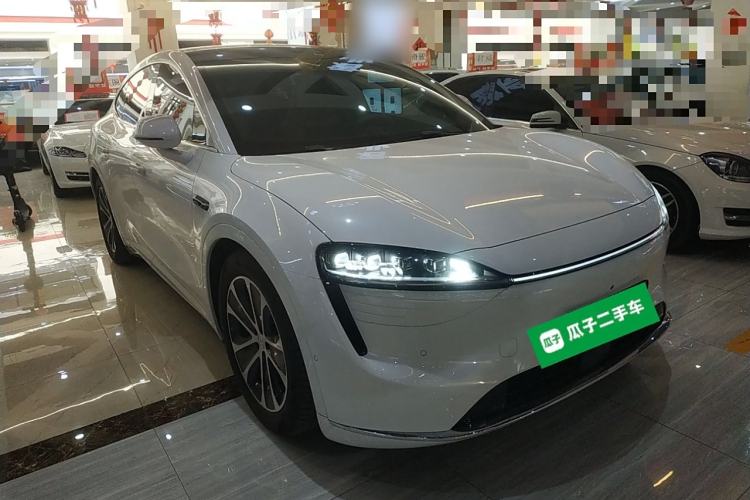 Used Hima Luxeed R7 2024 Pure Electric 667km Pro Front Right 45 Deg
