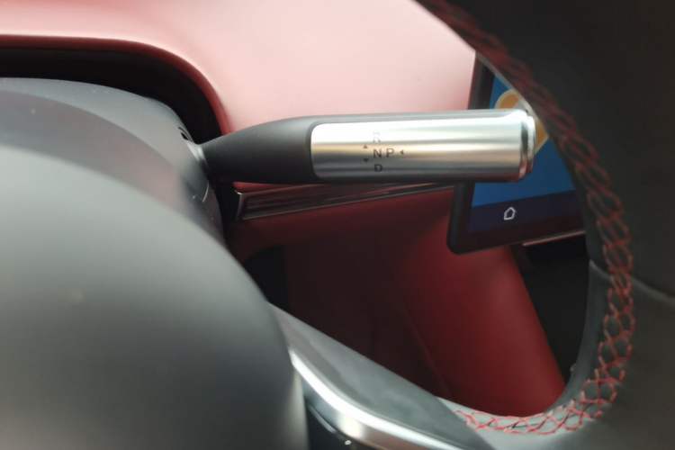 Used Hima Luxeed R7 2024 All-Electric 667 km Max Gear Lever