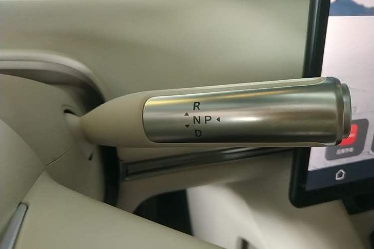 Used Hima Luxeed R7 2024 All-Electric 736 km Ultra Gear Lever