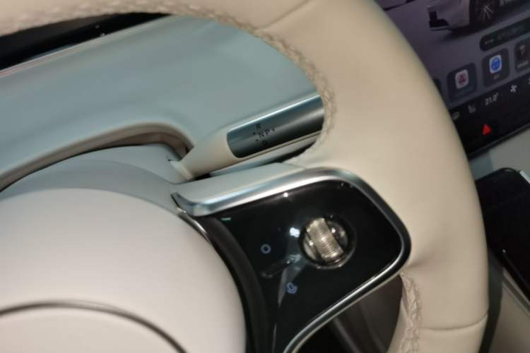 Used Hima Luxeed R7 2024 All-Electric 802 km Max Gear Lever