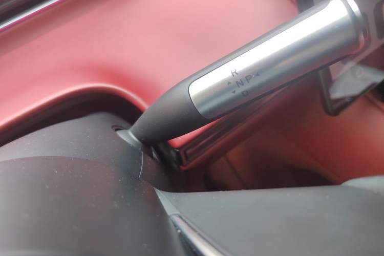 Used Hima Luxeed R7 2024 All-Electric 667 km Max Gear Lever