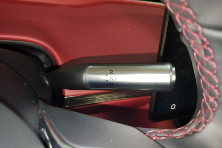 Used Hima Luxeed R7 2024 All-Electric 667 km Max Gear Lever