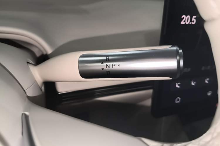 Used Hima Luxeed R7 2024 All-Electric 802 km Max Gear Lever
