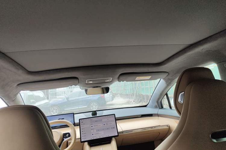 Used Hima Luxeed R7 2024 All-Electric 736 km Ultra Headliner