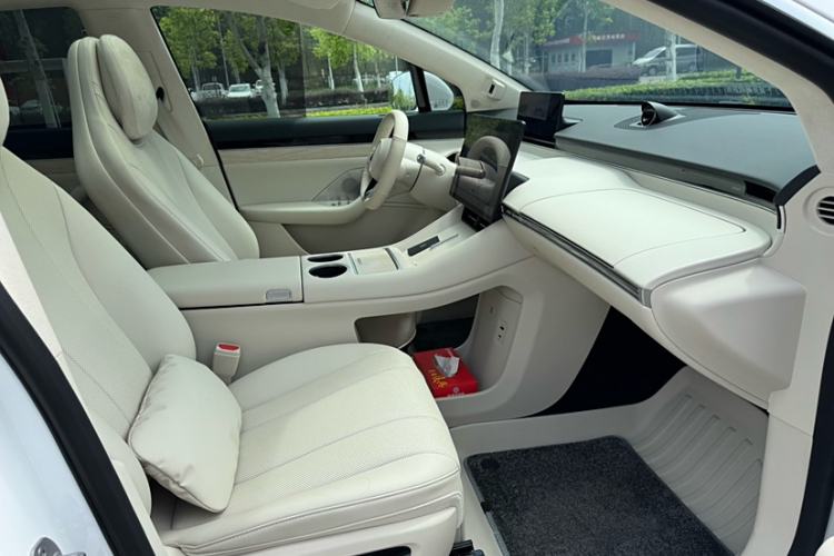 Used Hima Luxeed R7 2024 All-Electric 802 km Max Interior 1