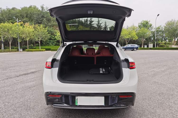 Used Hima Luxeed R7 2024 All-Electric 667 km Max Interior 10
