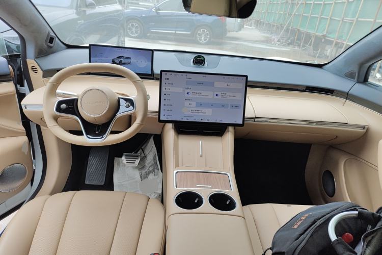 Used Hima Luxeed R7 2024 All-Electric 736 km Ultra Interior 2