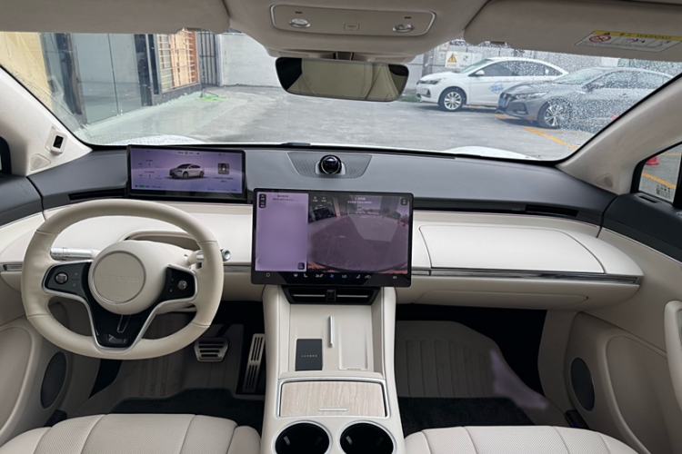 Used Hima Luxeed R7 2024 All-Electric 802 km Max Interior 2