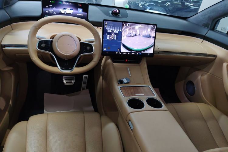 Used Hima Luxeed R7 2024 All-Electric 736 km Ultra Interior 2