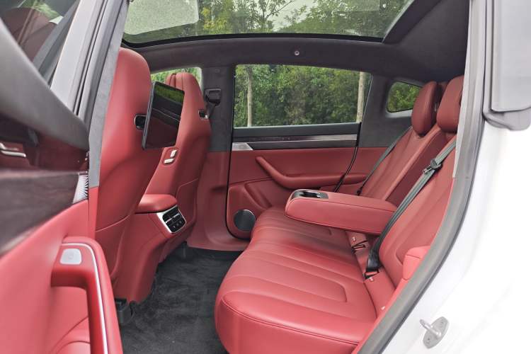 Used Hima Luxeed R7 2024 All-Electric 667 km Max Interior 2