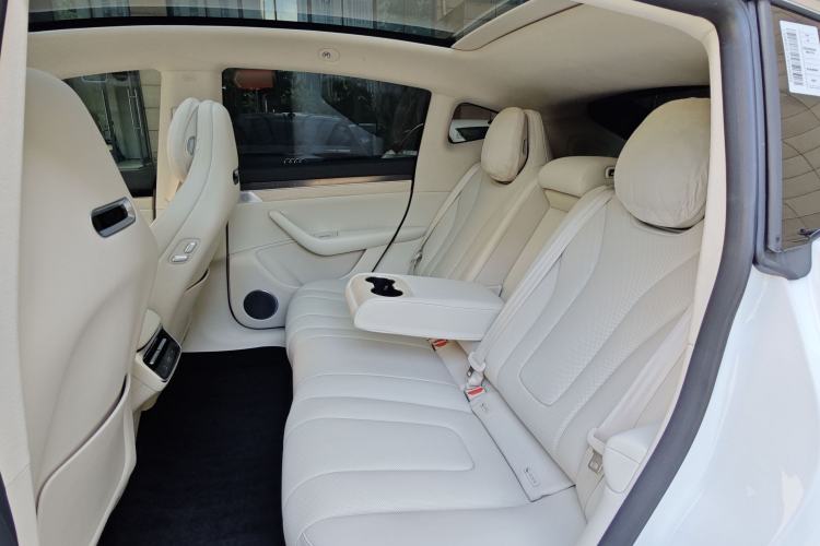Used Hima Luxeed R7 2024 All-Electric 802 km Max Interior 2