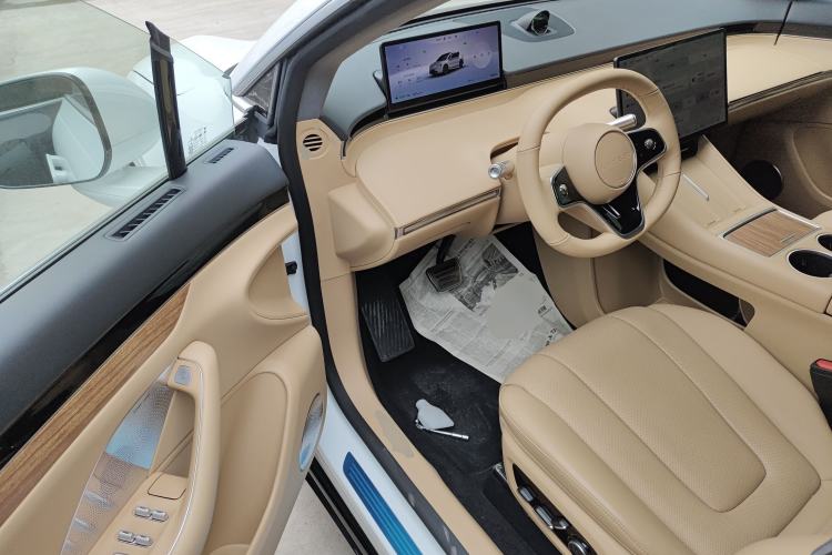 Used Hima Luxeed R7 2024 All-Electric 736 km Ultra Interior 3