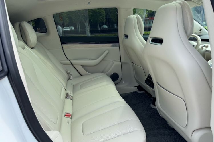 Used Hima Luxeed R7 2024 All-Electric 802 km Max Interior 3