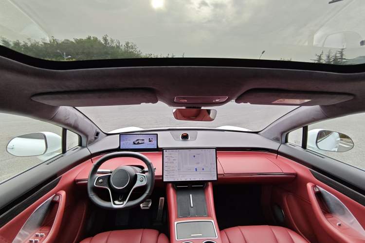 Used Hima Luxeed R7 2024 All-Electric 667 km Max Interior 5