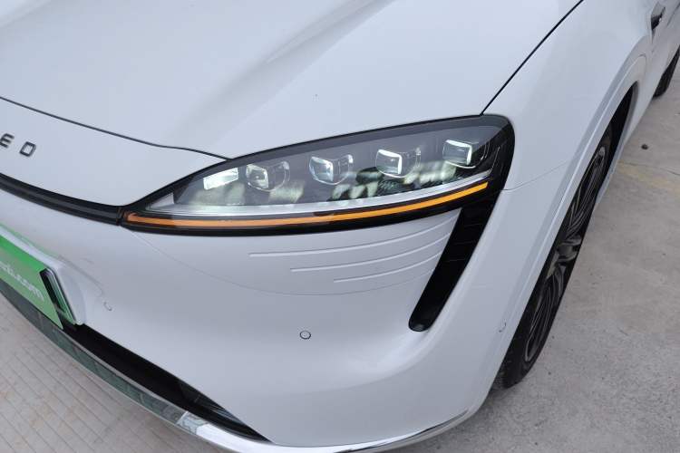Used Hima Luxeed R7 2024 All-Electric 736 km Ultra Left Front Headlight
