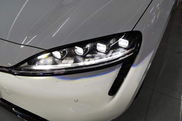 Used Hima Luxeed R7 2024 All-Electric 736 km Ultra Left Front Headlight