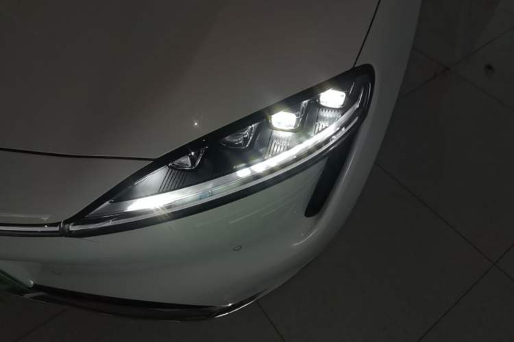 Used Hima Luxeed R7 2024 All-Electric 802 km Max Left Front Headlight