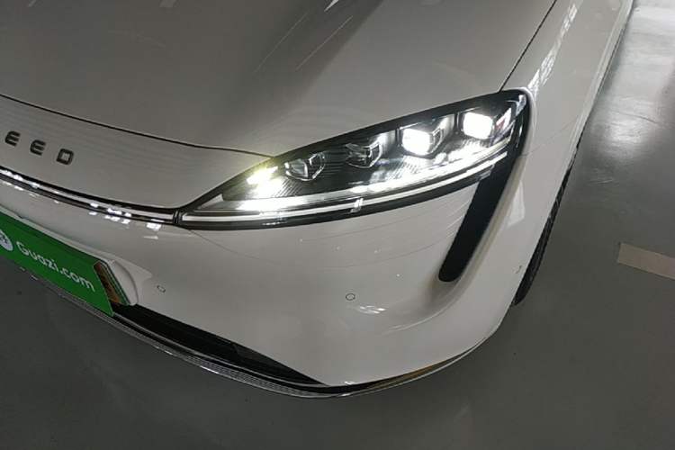Used Hima Luxeed R7 2024 All-Electric 736 km Ultra Left Front Headlight