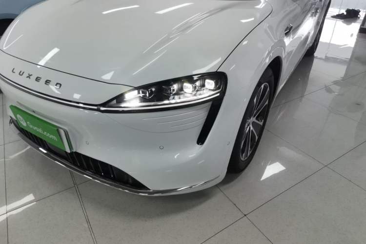 Used Hima Luxeed R7 2024 All-Electric 802 km Max Left Front Headlight