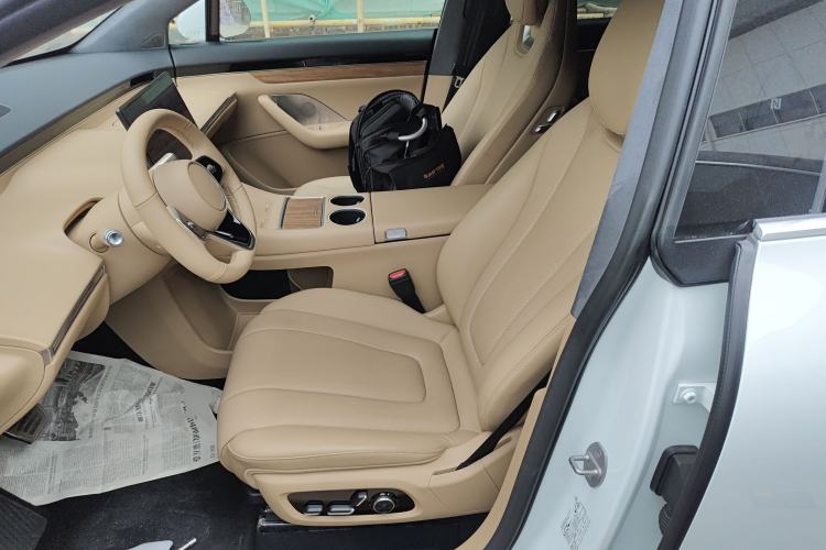 Used Hima Luxeed R7 2024 All-Electric 736 km Ultra Left Front Seat