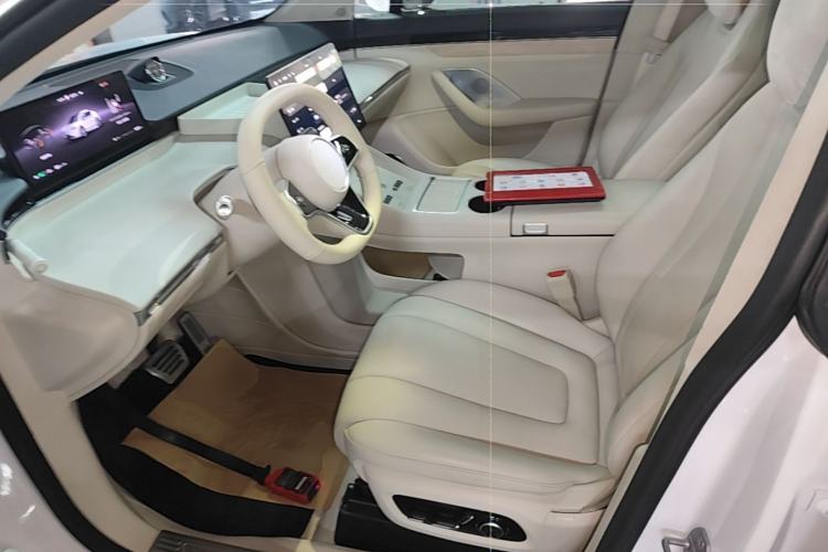 Used Hima Luxeed R7 2024 All-Electric 802 km Max Left Front Seat