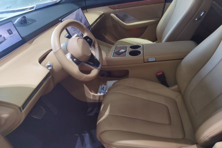 Used Hima Luxeed R7 2024 All-Electric 736 km Ultra Left Front Seat