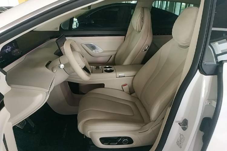 Used Hima Luxeed R7 2024 All-Electric 736 km Ultra Left Front Seat