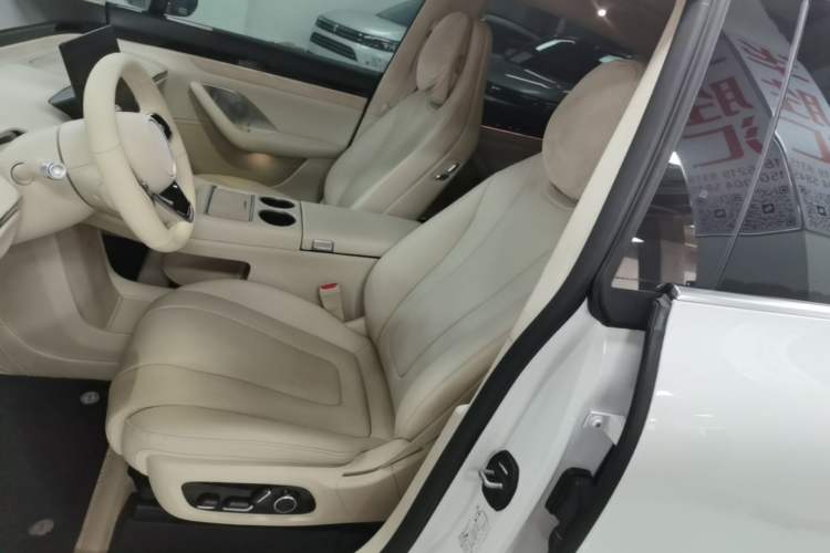 Used Hima Luxeed R7 2024 All-Electric 802 km Max Left Front Seat