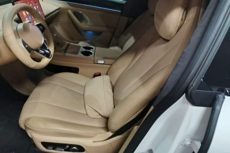 Used Hima Luxeed R7 2024 All-Electric 802 km Max Left Front Seat