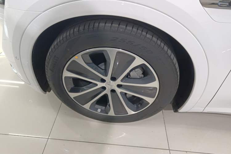 Used Hima Luxeed R7 2024 All-Electric 802 km Max Left Front Wheel Hub