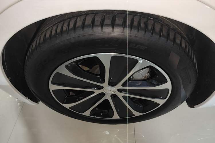 Used Hima Luxeed R7 2024 All-Electric 802 km Max Left Front Wheel Hub