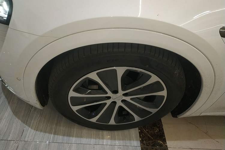 Used Hima Luxeed R7 2024 Pure Electric 667km Pro Left Front Wheel Hub
