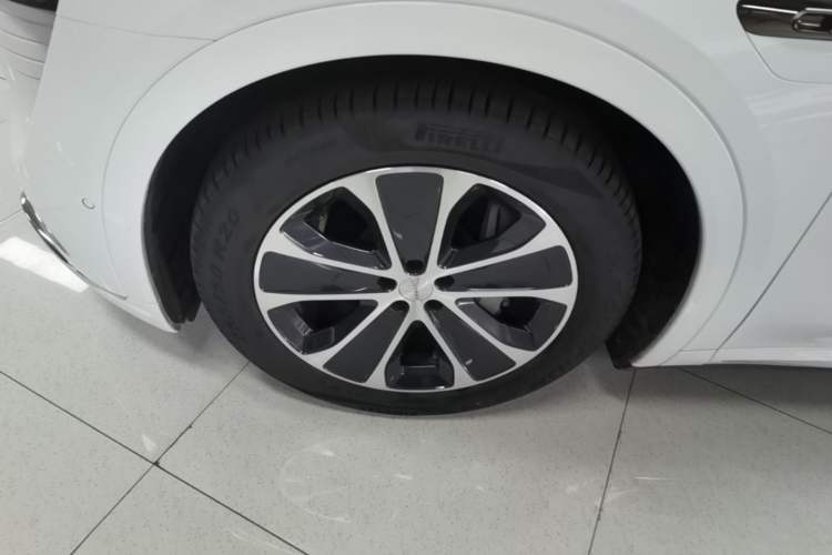 Used Hima Luxeed R7 2024 All-Electric 802 km Max Left Front Wheel Hub