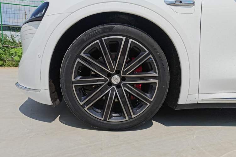 Used Hima Luxeed R7 2024 All-Electric 736 km Ultra Left Front Wheel Hub