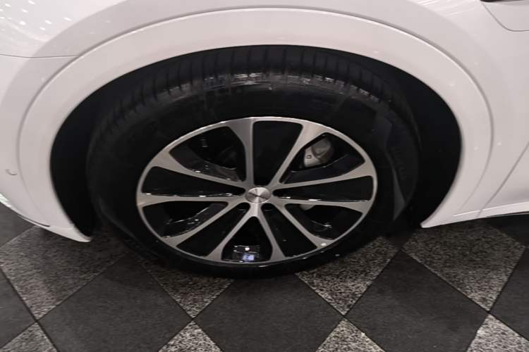 Used Hima Luxeed R7 2024 All-Electric 802 km Max Left Front Wheel Hub