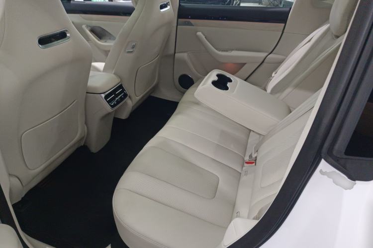 Used Hima Luxeed R7 2024 All-Electric 802 km Max Left Rear Seat