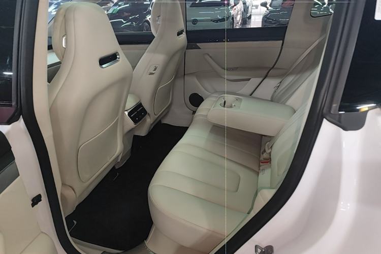 Used Hima Luxeed R7 2024 All-Electric 802 km Max Left Rear Seat