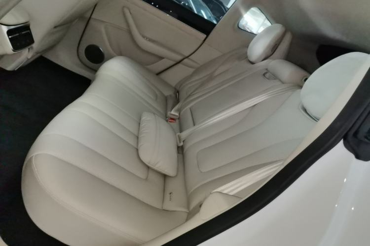 Used Hima Luxeed R7 2024 All-Electric 802 km Max Left Rear Seat
