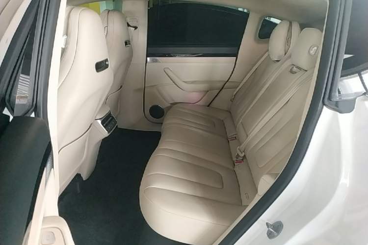 Used Hima Luxeed R7 2024 All-Electric 736 km Ultra Left Rear Seat