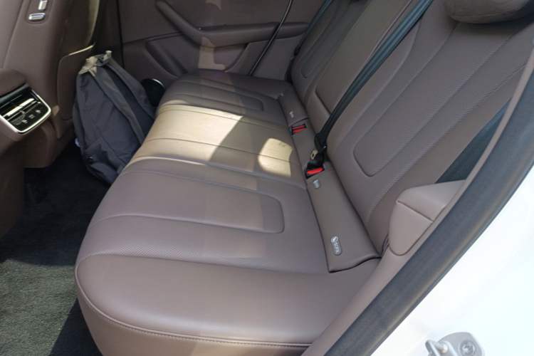 Used Hima Luxeed R7 2024 All-Electric 802 km Max Left Rear Seat