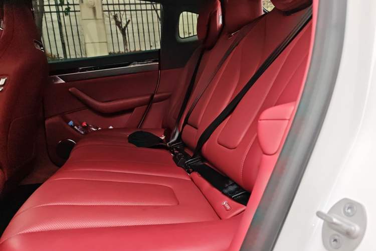 Used Hima Luxeed R7 2024 All-Electric 802 km Max Left Rear Seat