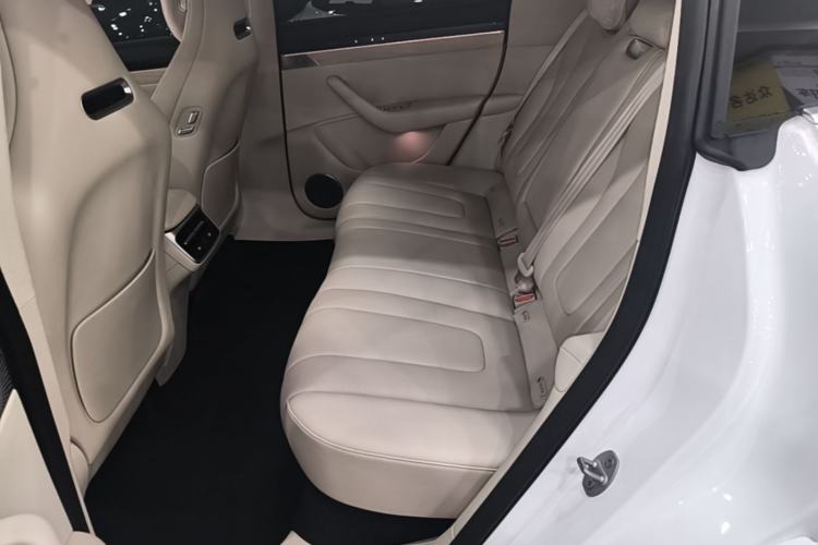 Used Hima Luxeed R7 2024 All-Electric 802 km Max Left Rear Seat