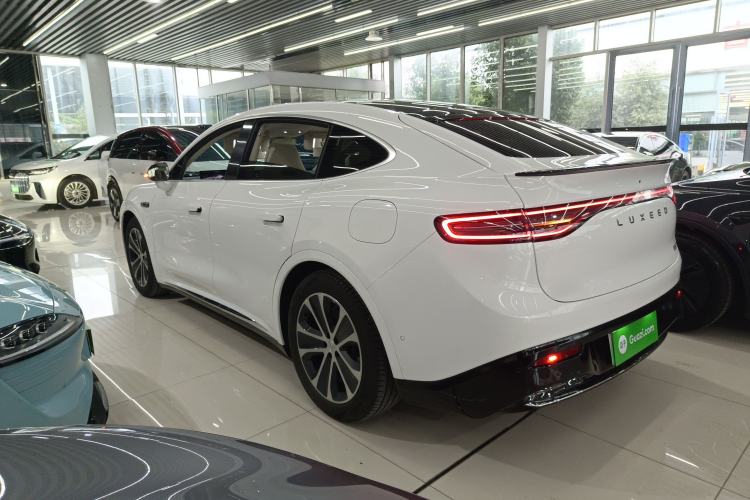 Used Hima Luxeed R7 2024 All-Electric 802 km Max Left Side