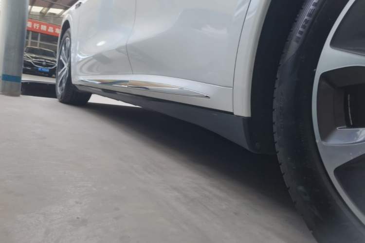 Used Hima Luxeed R7 2024 All-Electric 667 km Max Left Side Sill