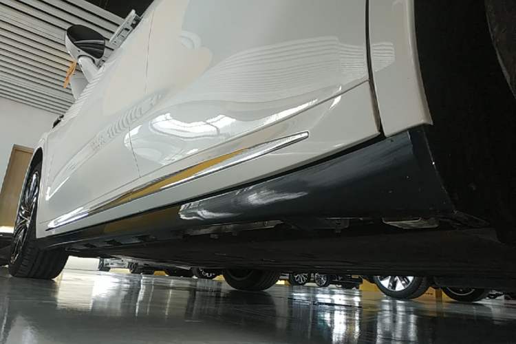 Used Hima Luxeed R7 2024 All-Electric 736 km Ultra Left Side Sill