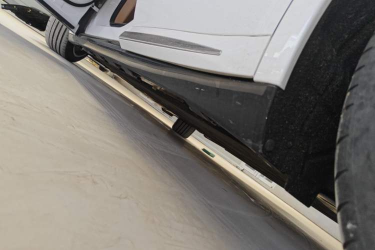 Used Hima Luxeed R7 2024 All-Electric 736 km Ultra Left Side Sill