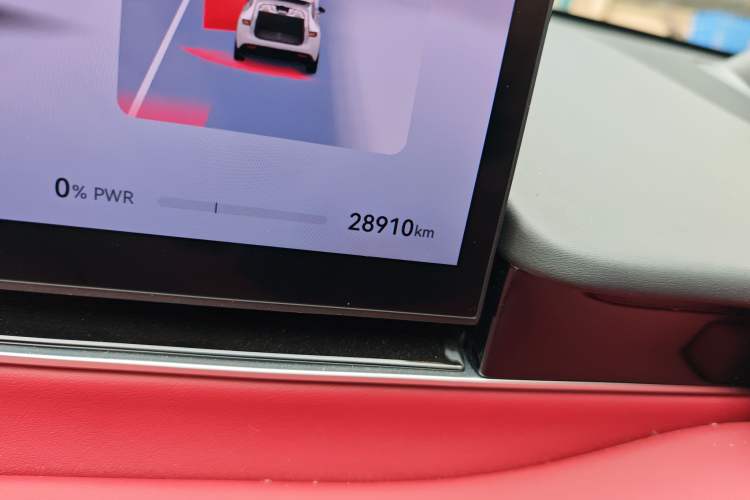 Used Hima Luxeed R7 2024 All-Electric 802 km Max Odometer Close Up