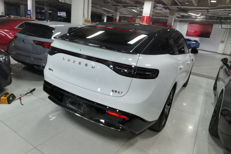 Used Hima Luxeed R7 2024 All-Electric 802 km Max Rear Right 45 Deg